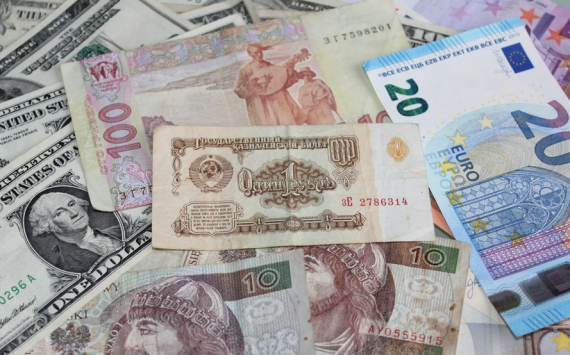 Инвестстратег Суверов объяснил причину дальнейшего ослабления рубля