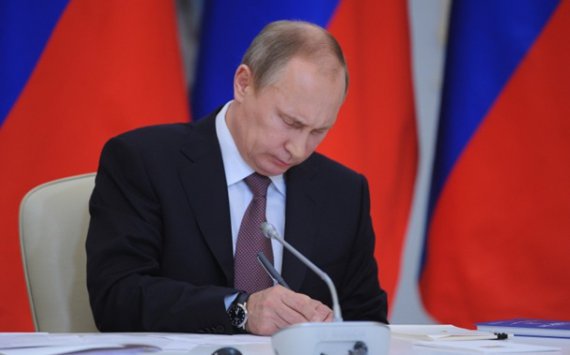 Путин подписал закон о расширении оснований для отказа в валютных операциях